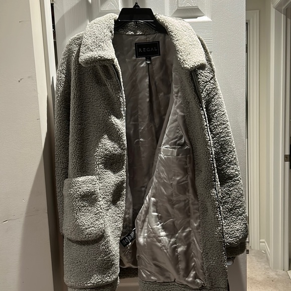 Regal Faux fur winter coat size large - Picture 2 of 3